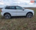 Белый Фольксваген Туарег, объемом двигателя 2.97 л и пробегом 239 тыс. км за 22000 $, фото 2 на Automoto.ua