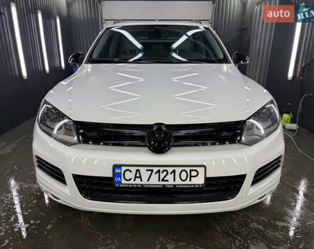 Белый Фольксваген Туарег, объемом двигателя 2.97 л и пробегом 370 тыс. км за 15499 $, фото 3 на Automoto.ua