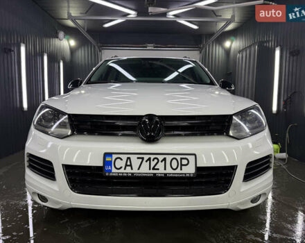 Белый Фольксваген Туарег, объемом двигателя 2.97 л и пробегом 370 тыс. км за 15499 $, фото 2 на Automoto.ua