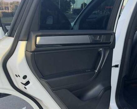 Белый Фольксваген Туарег, объемом двигателя 4.13 л и пробегом 128 тыс. км за 29000 $, фото 16 на Automoto.ua