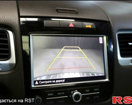 Белый Фольксваген Туарег, объемом двигателя 3 л и пробегом 280 тыс. км за 17000 $, фото 5 на Automoto.ua