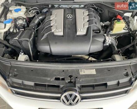 Белый Фольксваген Туарег, объемом двигателя 2.97 л и пробегом 209 тыс. км за 18000 $, фото 24 на Automoto.ua