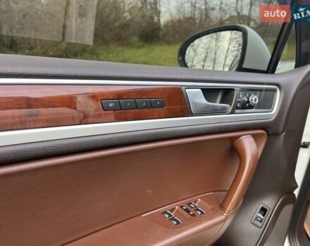 Білий Фольксваген Туарег, об'ємом двигуна 3.6 л та пробігом 272 тис. км за 17500 $, фото 12 на Automoto.ua