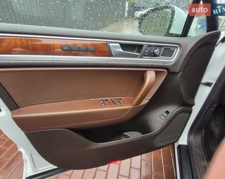 Белый Фольксваген Туарег, объемом двигателя 2.97 л и пробегом 182 тыс. км за 17700 $, фото 14 на Automoto.ua