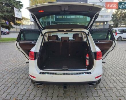 Белый Фольксваген Туарег, объемом двигателя 2.97 л и пробегом 290 тыс. км за 17500 $, фото 25 на Automoto.ua