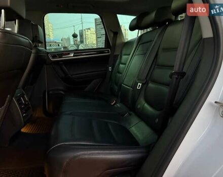 Белый Фольксваген Туарег, объемом двигателя 2.97 л и пробегом 270 тыс. км за 20990 $, фото 9 на Automoto.ua