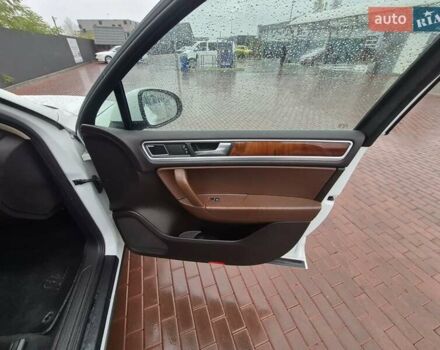 Белый Фольксваген Туарег, объемом двигателя 2.97 л и пробегом 182 тыс. км за 17700 $, фото 22 на Automoto.ua