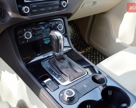 Белый Фольксваген Туарег, объемом двигателя 2.97 л и пробегом 272 тыс. км за 17500 $, фото 26 на Automoto.ua