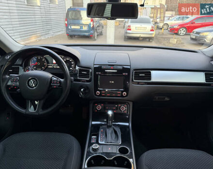 Білий Фольксваген Туарег, об'ємом двигуна 2.97 л та пробігом 231 тис. км за 17999 $, фото 24 на Automoto.ua