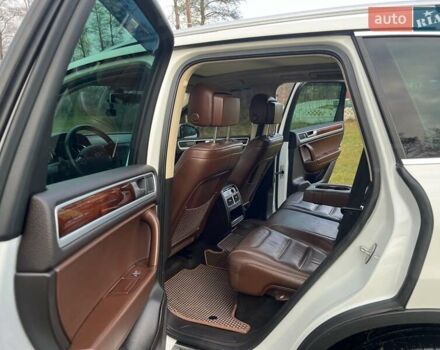 Білий Фольксваген Туарег, об'ємом двигуна 3.6 л та пробігом 272 тис. км за 17500 $, фото 8 на Automoto.ua