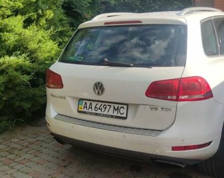 Белый Фольксваген Туарег, объемом двигателя 2.97 л и пробегом 211 тыс. км за 17000 $, фото 2 на Automoto.ua