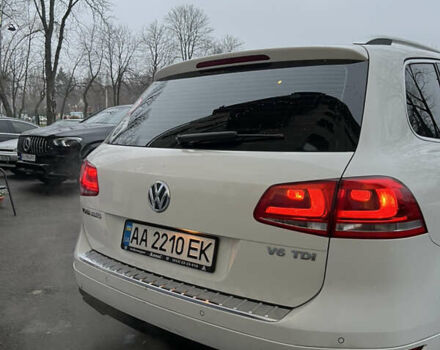 Белый Фольксваген Туарег, объемом двигателя 3 л и пробегом 215 тыс. км за 16700 $, фото 4 на Automoto.ua