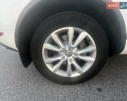 Белый Фольксваген Туарег, объемом двигателя 2.97 л и пробегом 244 тыс. км за 17000 $, фото 12 на Automoto.ua