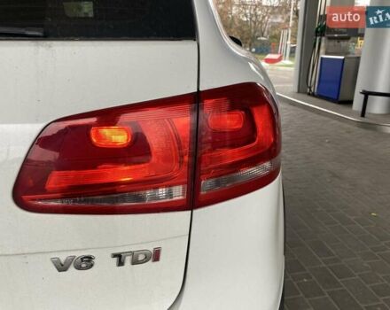 Белый Фольксваген Туарег, объемом двигателя 2.97 л и пробегом 209 тыс. км за 18000 $, фото 27 на Automoto.ua