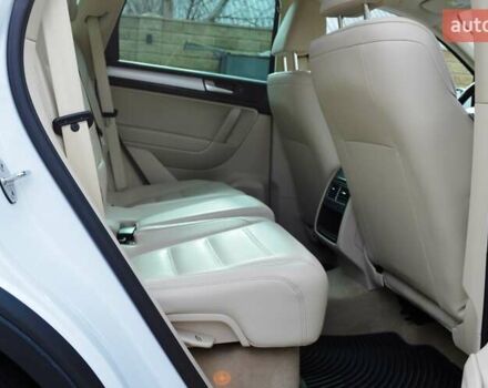 Белый Фольксваген Туарег, объемом двигателя 2.97 л и пробегом 272 тыс. км за 17500 $, фото 33 на Automoto.ua