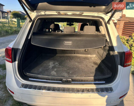 Білий Фольксваген Туарег, об'ємом двигуна 2.97 л та пробігом 264 тис. км за 19000 $, фото 7 на Automoto.ua