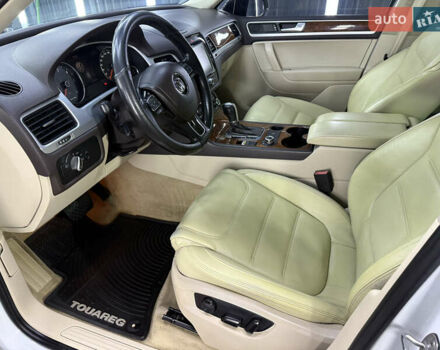 Белый Фольксваген Туарег, объемом двигателя 2.97 л и пробегом 370 тыс. км за 15499 $, фото 8 на Automoto.ua