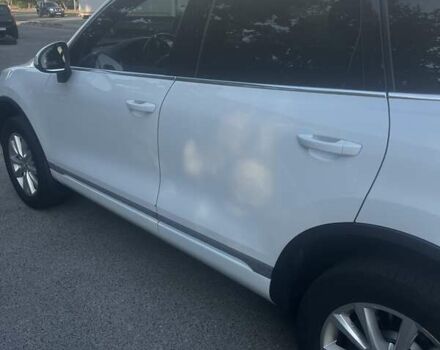 Белый Фольксваген Туарег, объемом двигателя 2.97 л и пробегом 244 тыс. км за 17000 $, фото 3 на Automoto.ua