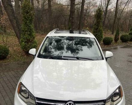 Белый Фольксваген Туарег, объемом двигателя 3 л и пробегом 176 тыс. км за 20000 $, фото 2 на Automoto.ua