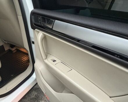 Белый Фольксваген Туарег, объемом двигателя 2.97 л и пробегом 237 тыс. км за 16300 $, фото 13 на Automoto.ua