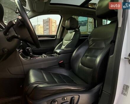 Белый Фольксваген Туарег, объемом двигателя 2.97 л и пробегом 270 тыс. км за 20990 $, фото 8 на Automoto.ua