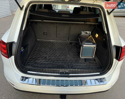 Білий Фольксваген Туарег, об'ємом двигуна 2.97 л та пробігом 231 тис. км за 17999 $, фото 30 на Automoto.ua