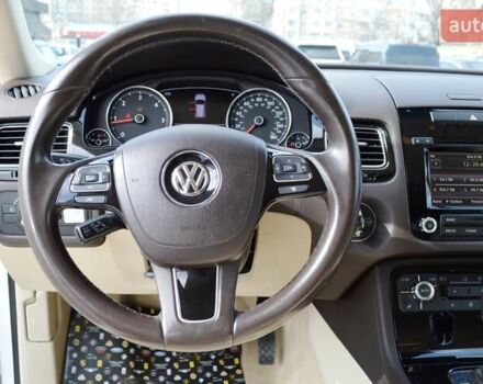 Белый Фольксваген Туарег, объемом двигателя 2.97 л и пробегом 272 тыс. км за 17500 $, фото 20 на Automoto.ua