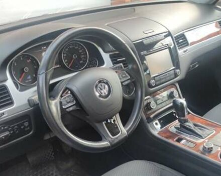 Белый Фольксваген Туарег, объемом двигателя 2.97 л и пробегом 211 тыс. км за 17000 $, фото 3 на Automoto.ua