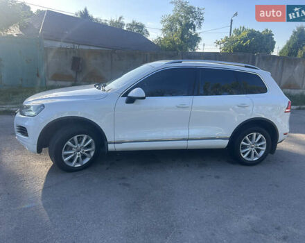 Белый Фольксваген Туарег, объемом двигателя 2.97 л и пробегом 245 тыс. км за 20000 $, фото 2 на Automoto.ua