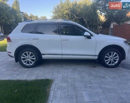 Белый Фольксваген Туарег, объемом двигателя 2.97 л и пробегом 195 тыс. км за 20500 $, фото 3 на Automoto.ua