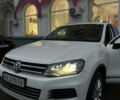 Белый Фольксваген Туарег, объемом двигателя 3 л и пробегом 215 тыс. км за 16700 $, фото 2 на Automoto.ua