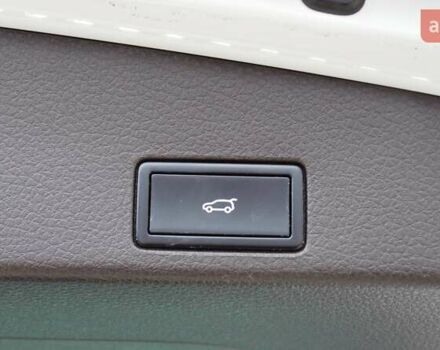 Белый Фольксваген Туарег, объемом двигателя 2.97 л и пробегом 272 тыс. км за 17500 $, фото 36 на Automoto.ua