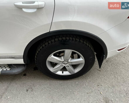 Білий Фольксваген Туарег, об'ємом двигуна 2.97 л та пробігом 307 тис. км за 18200 $, фото 9 на Automoto.ua