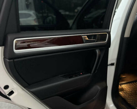 Белый Фольксваген Туарег, объемом двигателя 3 л и пробегом 215 тыс. км за 16700 $, фото 11 на Automoto.ua