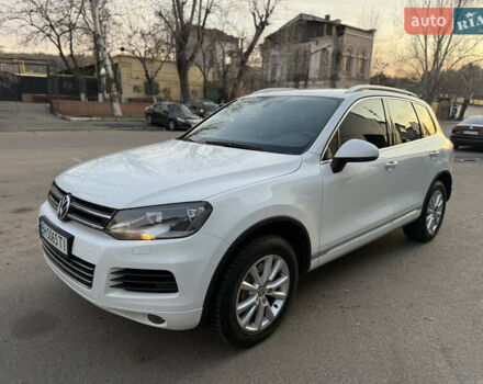 Білий Фольксваген Туарег, об'ємом двигуна 2.97 л та пробігом 231 тис. км за 17999 $, фото 2 на Automoto.ua
