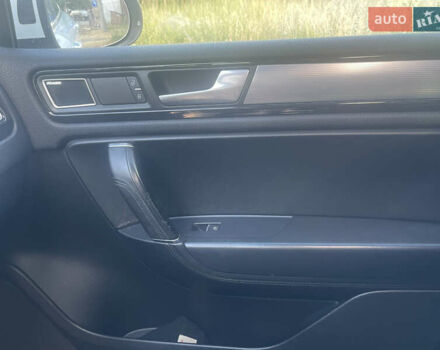 Белый Фольксваген Туарег, объемом двигателя 2.97 л и пробегом 242 тыс. км за 19999 $, фото 46 на Automoto.ua