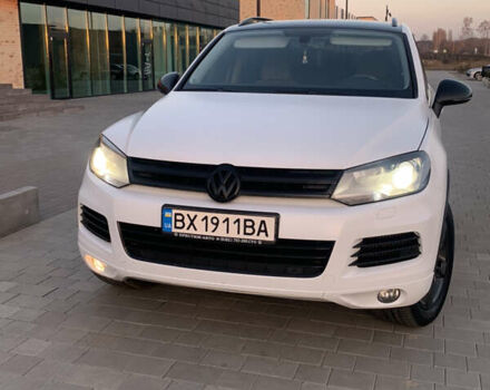 Белый Фольксваген Туарег, объемом двигателя 3 л и пробегом 330 тыс. км за 22000 $, фото 1 на Automoto.ua