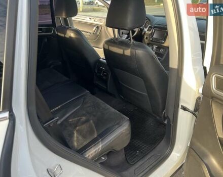 Белый Фольксваген Туарег, объемом двигателя 2.46 л и пробегом 169 тыс. км за 25555 $, фото 18 на Automoto.ua