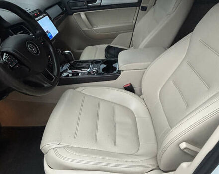 Белый Фольксваген Туарег, объемом двигателя 2.97 л и пробегом 237 тыс. км за 16900 $, фото 16 на Automoto.ua