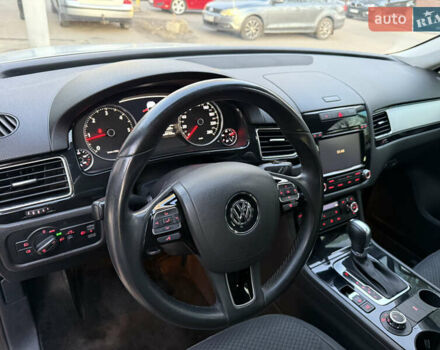 Білий Фольксваген Туарег, об'ємом двигуна 2.97 л та пробігом 231 тис. км за 17999 $, фото 21 на Automoto.ua