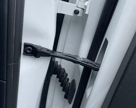 Білий Фольксваген Туарег, об'ємом двигуна 2.97 л та пробігом 130 тис. км за 21300 $, фото 31 на Automoto.ua