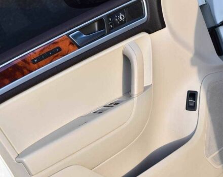 Белый Фольксваген Туарег, объемом двигателя 3 л и пробегом 227 тыс. км за 17850 $, фото 8 на Automoto.ua