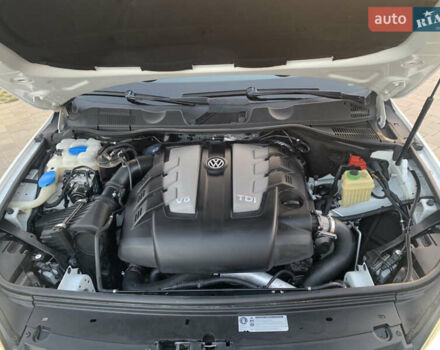 Белый Фольксваген Туарег, объемом двигателя 3 л и пробегом 330 тыс. км за 22000 $, фото 23 на Automoto.ua