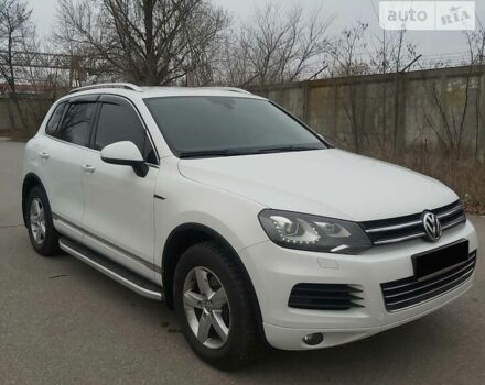 Белый Фольксваген Туарег, объемом двигателя 3 л и пробегом 208 тыс. км за 16000 $, фото 3 на Automoto.ua