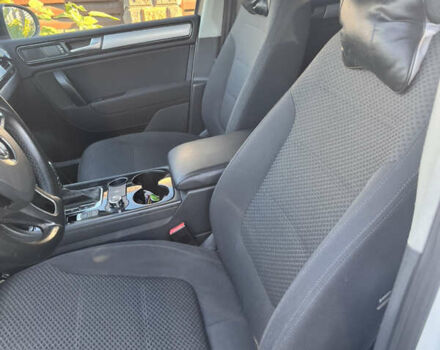 Білий Фольксваген Туарег, об'ємом двигуна 2.97 л та пробігом 264 тис. км за 19000 $, фото 8 на Automoto.ua