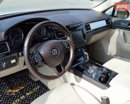 Белый Фольксваген Туарег, объемом двигателя 2.97 л и пробегом 272 тыс. км за 17500 $, фото 17 на Automoto.ua