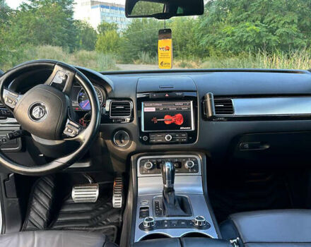 Белый Фольксваген Туарег, объемом двигателя 2.97 л и пробегом 242 тыс. км за 19999 $, фото 16 на Automoto.ua