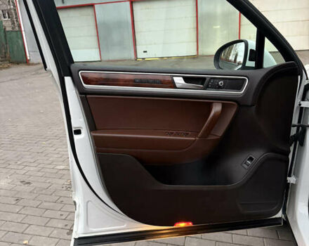 Белый Фольксваген Туарег, объемом двигателя 2.97 л и пробегом 246 тыс. км за 20800 $, фото 13 на Automoto.ua