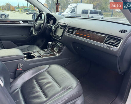 Белый Фольксваген Туарег, объемом двигателя 2.97 л и пробегом 209 тыс. км за 20500 $, фото 14 на Automoto.ua