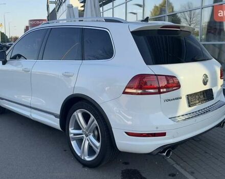 Белый Фольксваген Туарег, объемом двигателя 4.13 л и пробегом 128 тыс. км за 29000 $, фото 5 на Automoto.ua